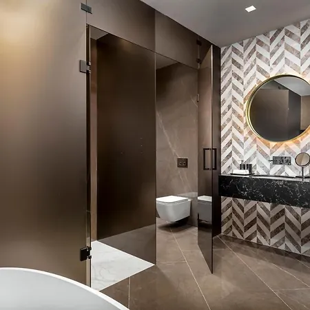 Lure & - Adults Only 4*