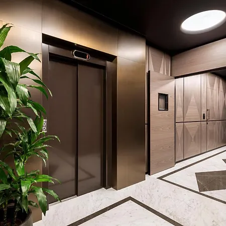 Lure & - Adults Only 4*