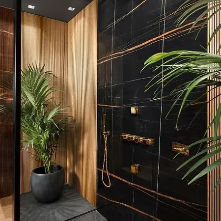 Lure & - Adults Only 4*