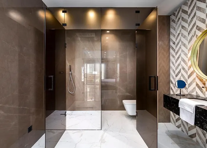 Lure & - Adults Only 4* מליאהה