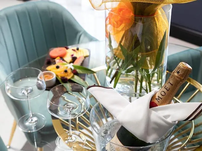 Lure & - Adults Only 4*