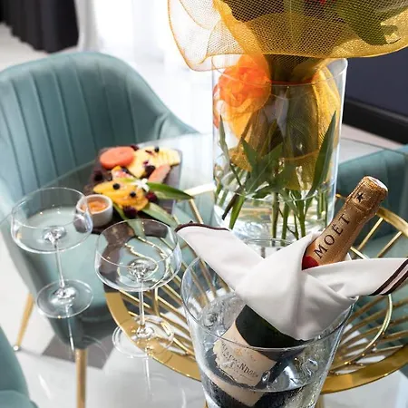 Lure & - Adults Only 4*