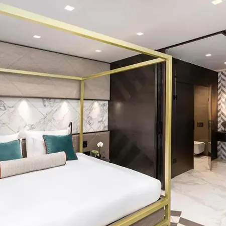 Lure & - Adults Only 4*