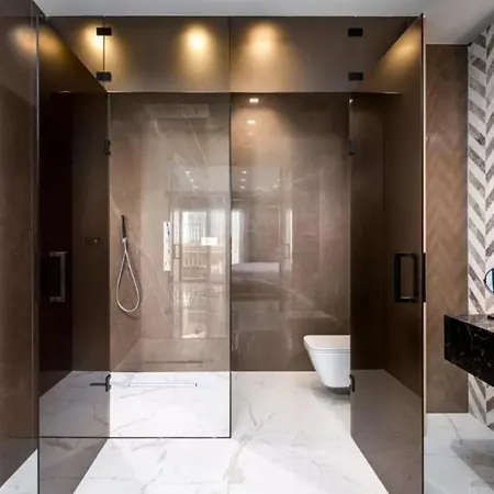 Lure & - Adults Only 4*