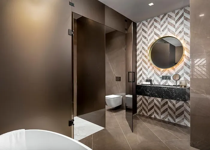 Lure & - Adults Only 4*