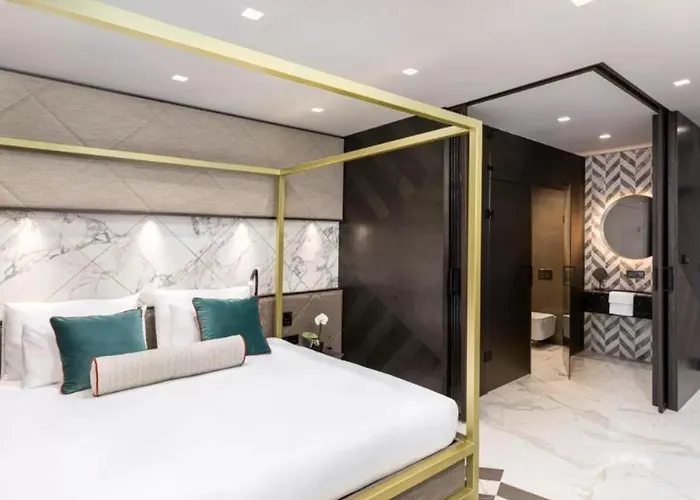 Lure & - Adults Only 4*