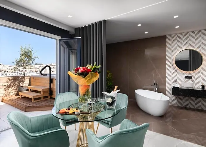 Lure & - Adults Only 4*