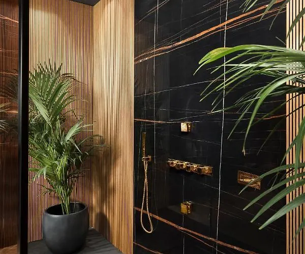 Lure & - Adults Only 4*